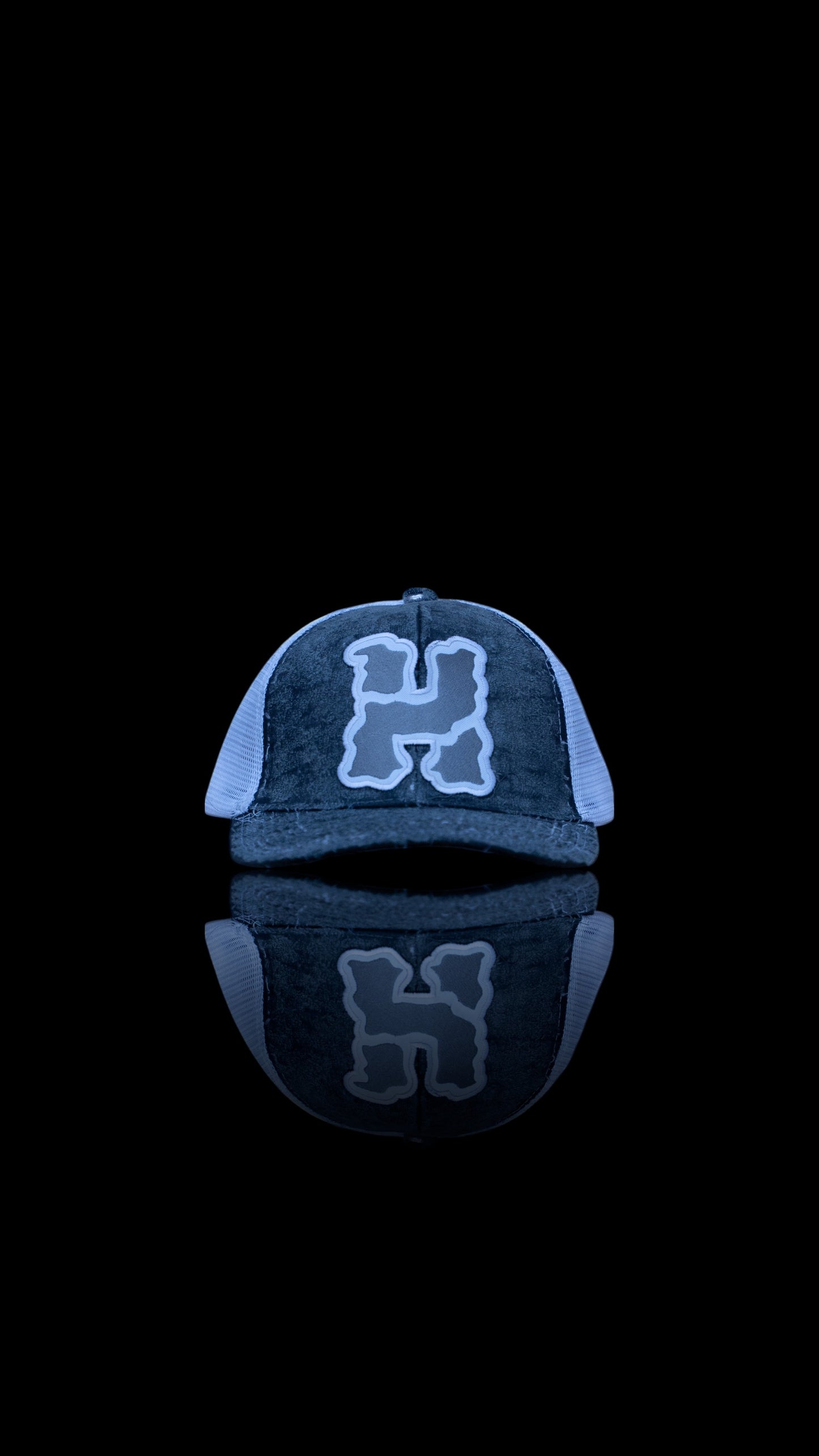 D€$TRØ1D WH1T3 & D4RK GR4Y C4P