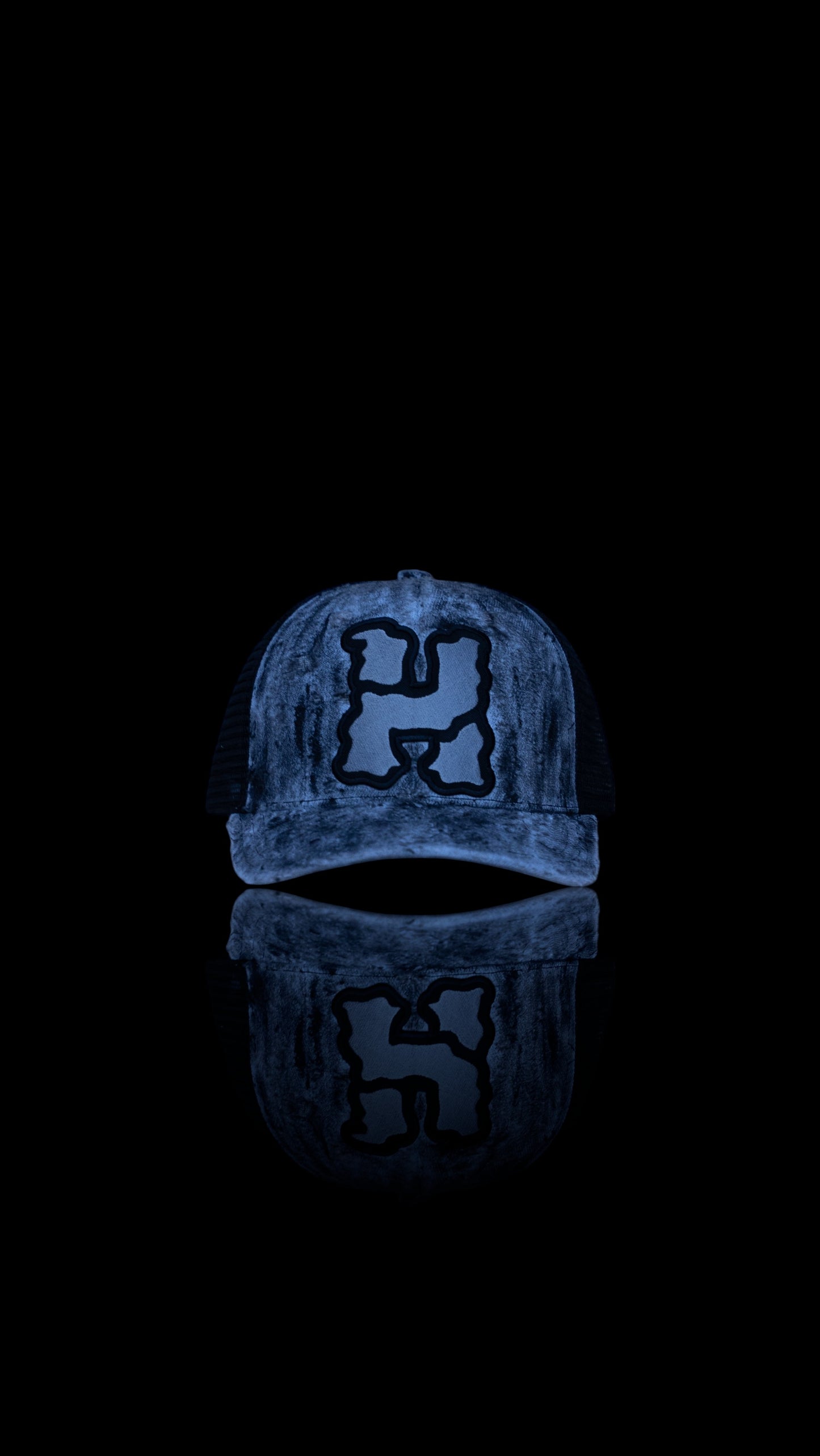D€$TRØ1D D4RK GR4Y BL4CK P41NT C4P